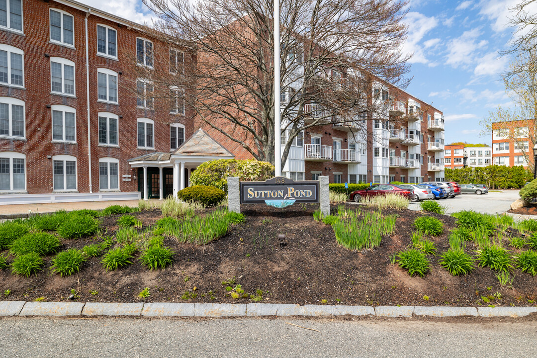 Sutton Pond in North Andover, MA - Building Photo