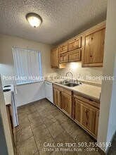 17454 SE Powell Blvd-Unit -COPY 2 in Portland, OR - Building Photo - Building Photo