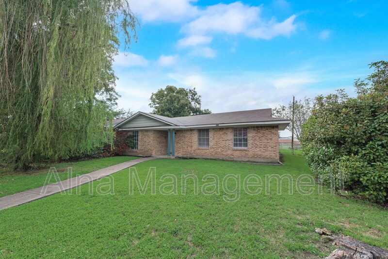 2529 Belhaven Dr in Mesquite, TX - Building Photo