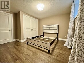 553 Sundew Dr in Waterloo, ON - Building Photo - Building Photo