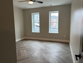 647 Emlin St in Pittsburgh, PA - Building Photo - Building Photo