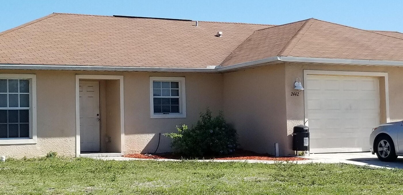 2440-2442 Nobel Ave S in Lehigh Acres, FL - Building Photo