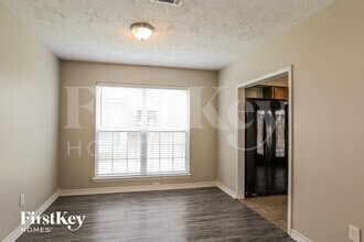 1801 Whitebriar Dr in Deer Park, TX - Foto de edificio - Building Photo