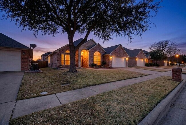 2502 Morningstar Ln in Arlington, TX - Building Photo - Building Photo