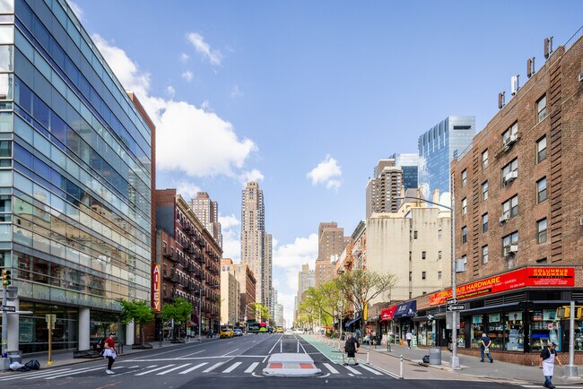 830-840 Ninth Ave in New York, NY - Building Photo - Building Photo