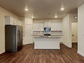 4234 177th St E in Tacoma, WA - Foto de edificio - Building Photo