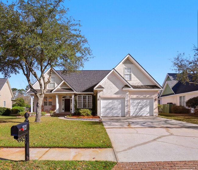 property at 104 Southernwood Pl