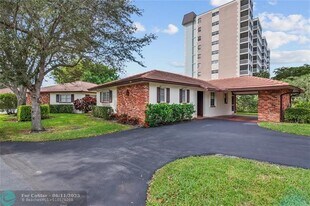 9089 Thunderbird Dr in Coral Springs, FL - Building Photo