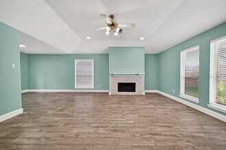 7111 Tara Dr in Richmond, TX - Building Photo - Building Photo