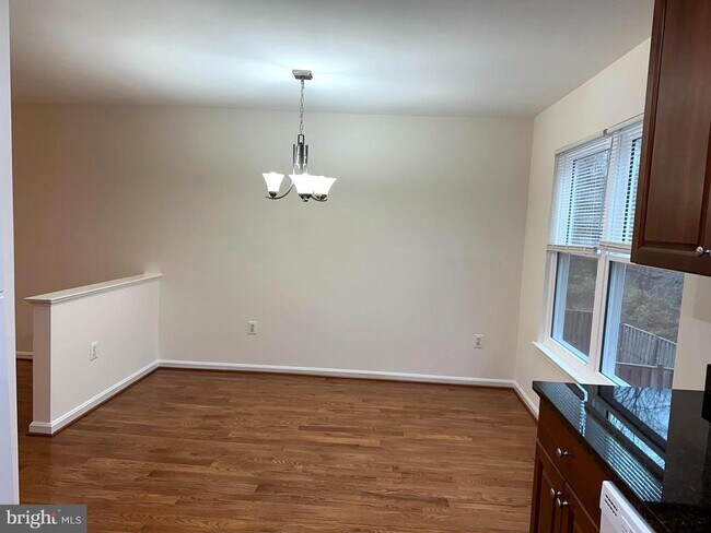 8922 Royal Astor Way in Fairfax, VA - Building Photo - Building Photo