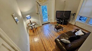 176 Montgomery St, Unit 3 in Newburgh, NY - Building Photo - Building Photo