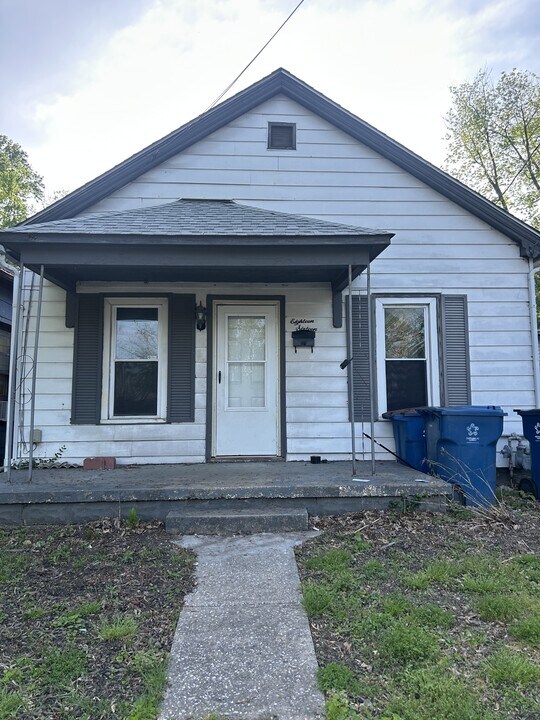1816 Central Alton in Alton, IL - Building Photo