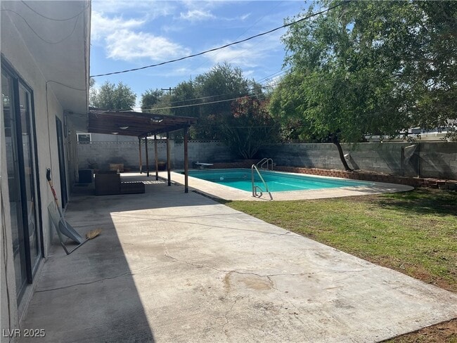 2618 Burton Ave