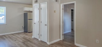 1731 W Avalon Cir, Unit D in Charleston, SC - Building Photo