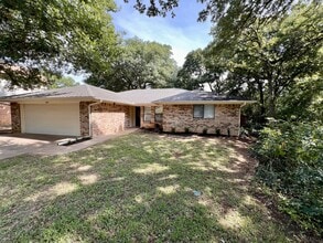 5409 Parliament Dr in Arlington, TX - Building Photo - Building Photo