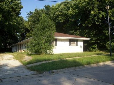 709 S 5th St in Rockford, IL - Building Photo