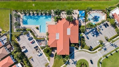 10537 W 32nd Ln in Hialeah, FL - Foto de edificio - Building Photo