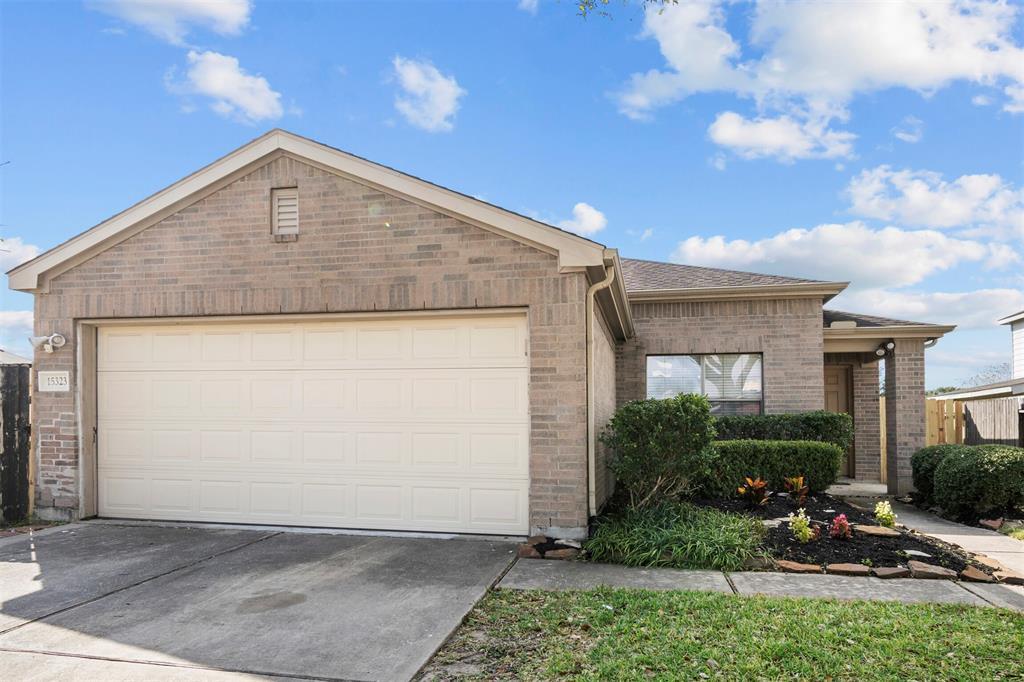 15323 Western Skies Dr in Houston, TX - Building Photo