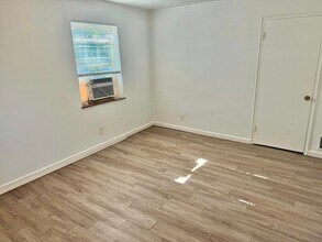 1191 Groesbeck Rd-Unit -1191 Groesbeck Rd-1 in Cincinnati, OH - Building Photo - Building Photo
