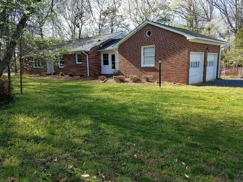 4427 Kernersville Rd in Kernersville, NC - Building Photo