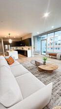 Main Living Apartments in Royal Oak, MI - Building Photo - Building Photo