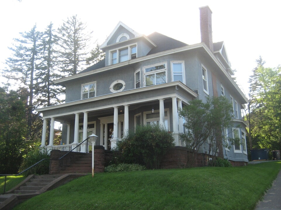 1931 E 1st St, Unit 2 in Duluth, MN - Building Photo