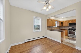 3 Woodmere Ln in Glenwood Landing, NY - Building Photo - Building Photo