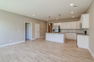 27421 E Oak View Dr in Lee's Summit, MO - Building Photo - Building Photo