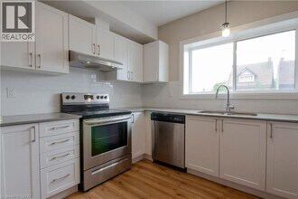 540 King St E in Hamilton, ON - Building Photo - Building Photo