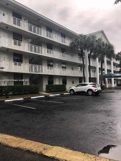 1715 Whitehall Dr in Davie, FL - Building Photo - Building Photo