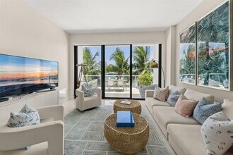 10201 E Bay Harbor Dr, Unit 203 in Bay Harbor Islands, FL - Foto de edificio - Building Photo