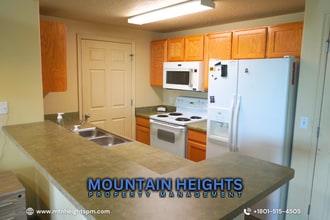 165 Albion Village Way in Sandy, UT - Building Photo - Building Photo