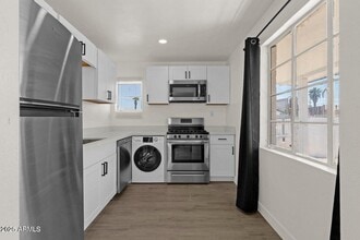 325 N 18th Dr in Phoenix, AZ - Building Photo - Building Photo