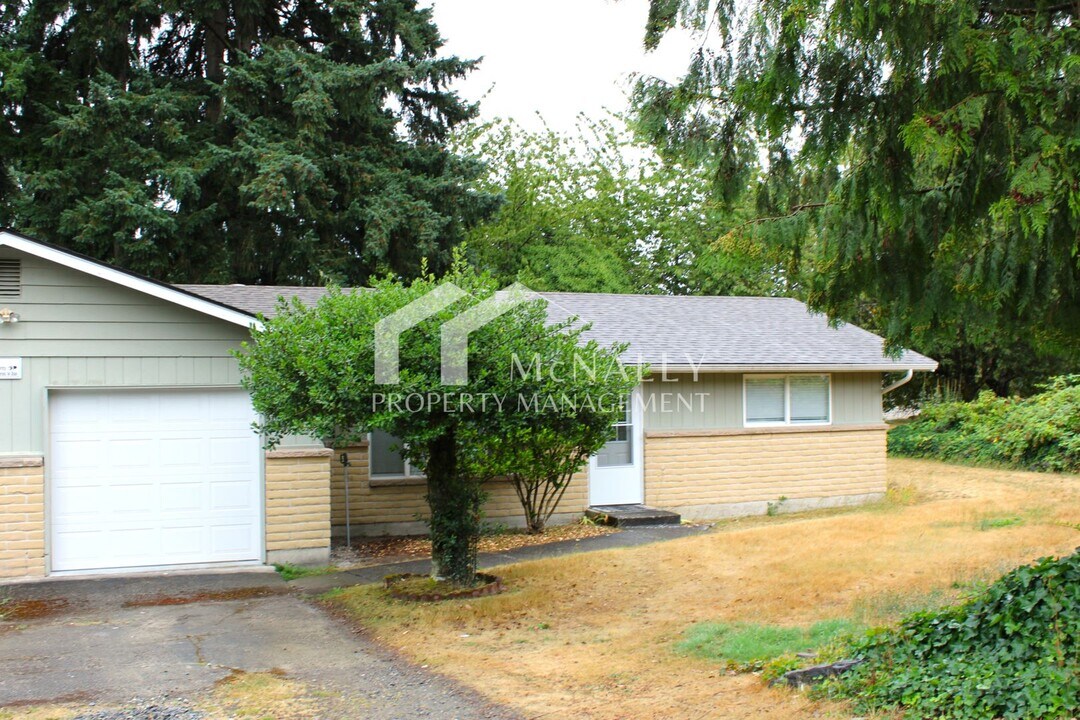 7008 35th St W in University Place, WA - Building Photo