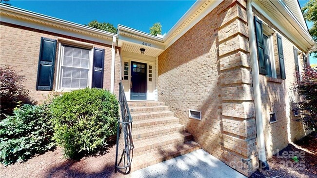 6810 Rosemary Ln in Charlotte, NC - Building Photo - Building Photo