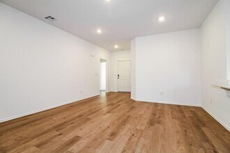 10001 SW 39th St in Mustang, OK - Building Photo - Building Photo