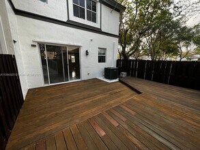 7717 NW 116th Ave in Medley, FL - Building Photo - Building Photo
