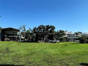 5608 43rd Ave E in Bradenton, FL - Foto de edificio - Building Photo
