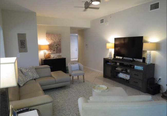1435 Mariposa Cir, Unit Mariposa at Whippoorwill in Naples, FL - Foto de edificio - Building Photo
