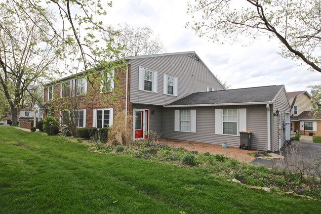 property at 3136 S Carnaby St