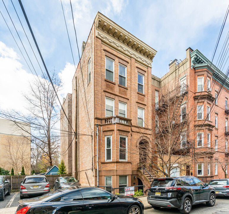 65 10th St in Hoboken, NJ - Foto de edificio