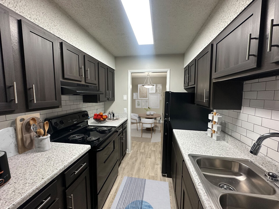 The Village at Crestview Apartments in Madison, TN - Foto de edificio