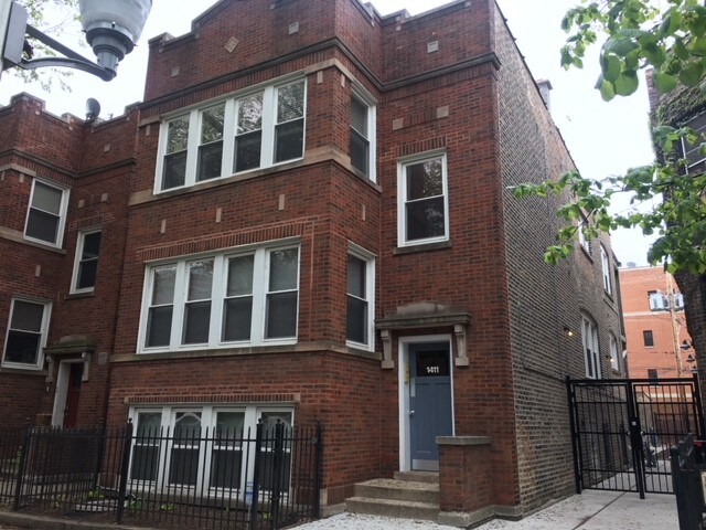 1411 W Byron St in Chicago, IL - Building Photo