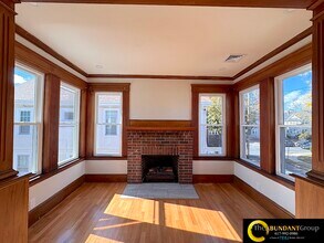 14 White St, Unit 2 in Arlington, MA - Building Photo - Building Photo