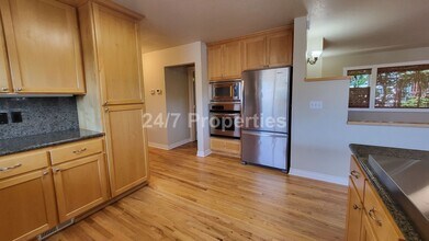 7307 SW Capitol Hwy in Portland, OR - Building Photo - Building Photo