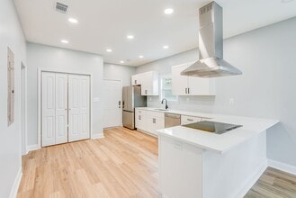 1228 E Park Ave in Savannah, GA - Building Photo - Building Photo