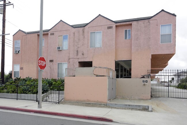 Silverwood Apartments in Santa Ana, CA - Building Photo - Building Photo