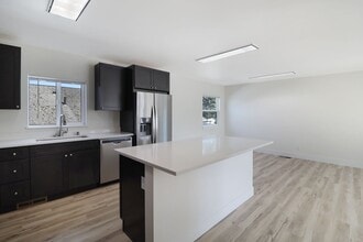 814 28th St in Anacortes, WA - Building Photo - Building Photo