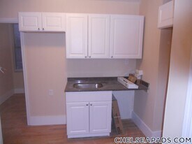 25 Division St, Unit 1 in Chelsea, MA - Building Photo