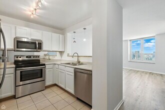 345 N LaSalle St in Chicago, IL - Building Photo - Building Photo